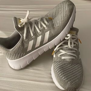 Adidas Women’s size 9 ortholite shoes gray